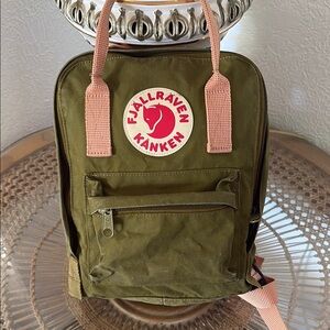 FJallraven Kånken mini Olive foliage Green Backpack bag